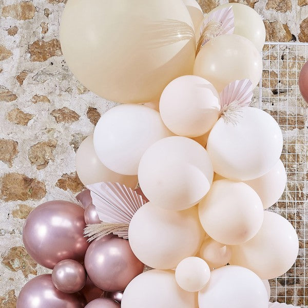 Ballonbogen - Weiß, Peach, Rosegold mit Fächerund Pampasgras